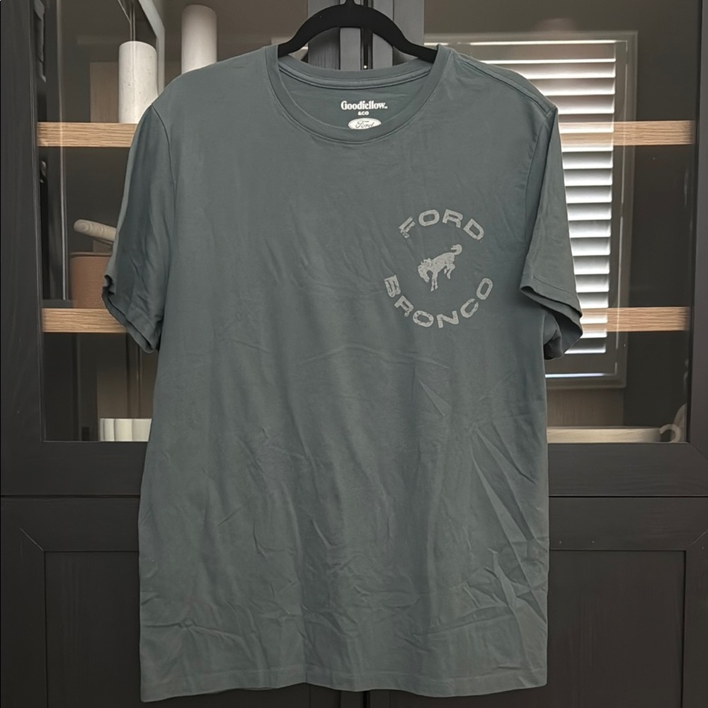 Good Fellow Gray/Green Short Sleeve Graphic Tee Classic Crew Neck